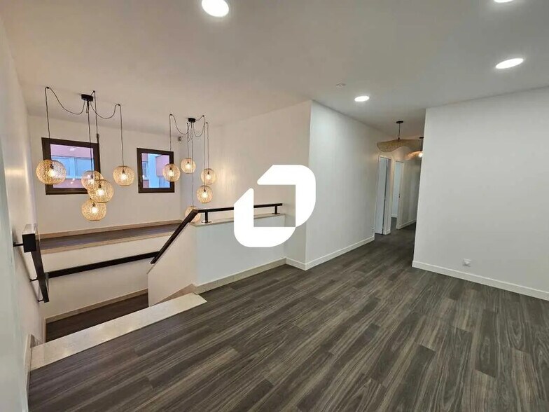 Office in Viroflay to rent - Interior Photo - Image 1 of 14