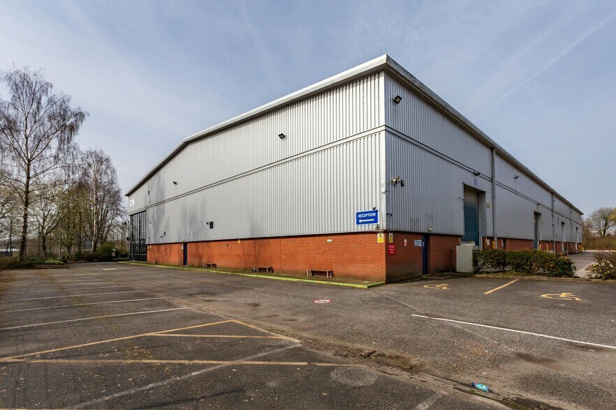 Chamberhall St, Bury to rent - Building Photo - Image 3 of 6