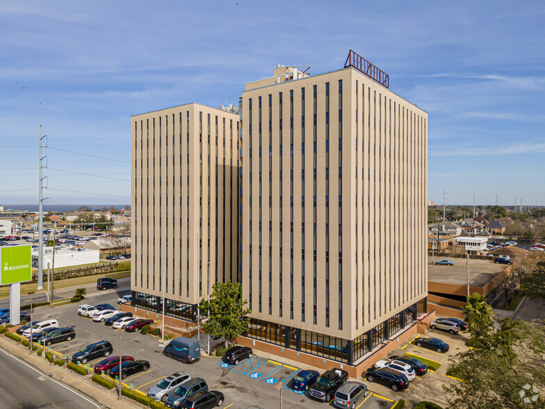 3525 N Causeway Blvd, Metairie, LA for rent - Building Photo - Image 1 of 12