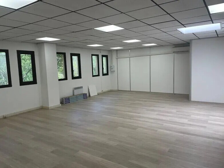 Office in to rent - Interior Photo - Image 2 of 4
