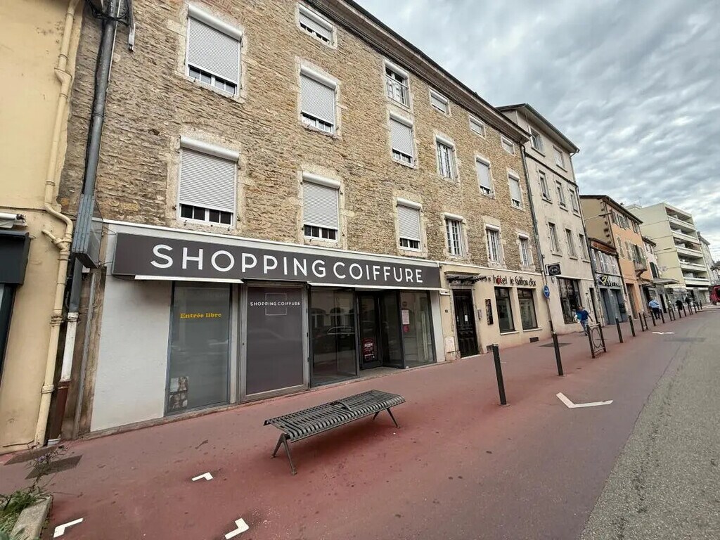 Location Commerce 156 m² à 278 m² - Photo 1