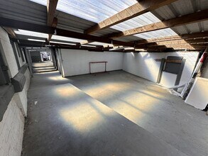 10 Rawmarsh Rd, Rotherham to rent Interior Photo- Image 1 of 2