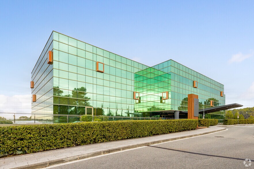 Camí de Can Camps, 17, Sant Cugat del Vallès, Barcelona to rent - Building Photo - Image 2 of 4