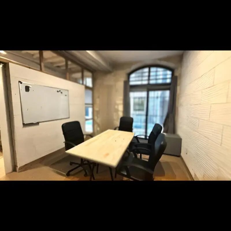 Office in Bordeaux to rent Interior Photo- Image 1 of 4