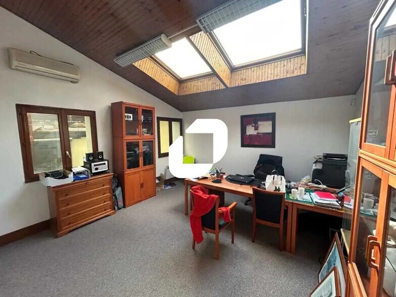 Light Industrial in Bagnolet for sale - Interior Photo - Image 3 of 12