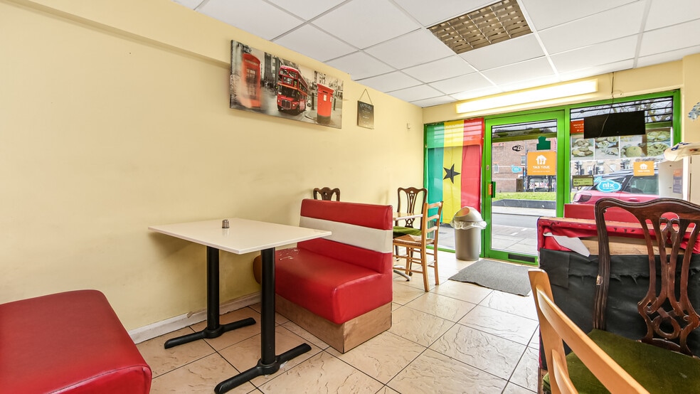 21 Upper Green E, Mitcham for sale - Interior Photo - Image 3 of 12