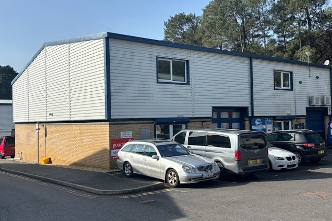 Blackhill Rd, Poole to rent Building Photo- Image 1 of 2