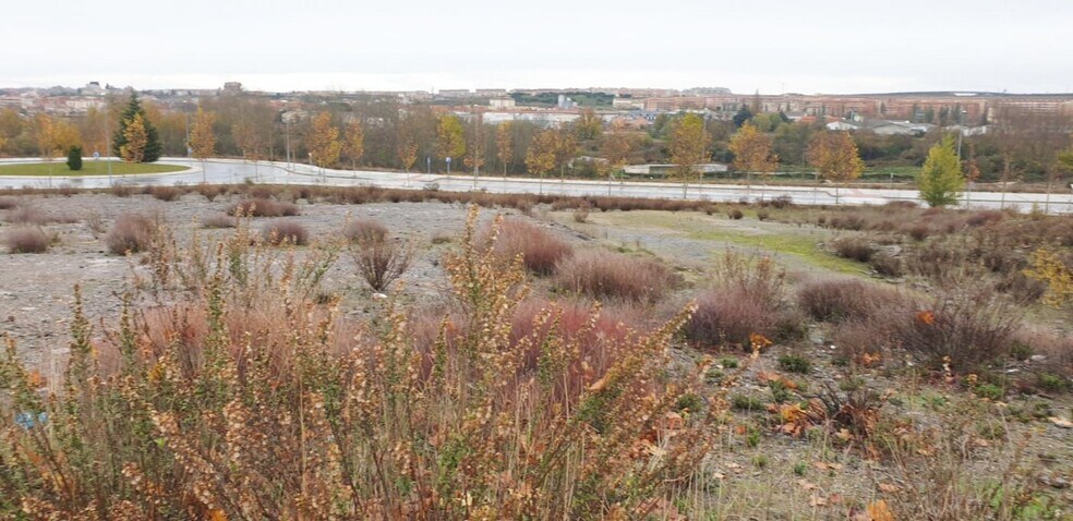 Land in Salamanca, Salamanca to rent - Building Photo - Image 3 of 9