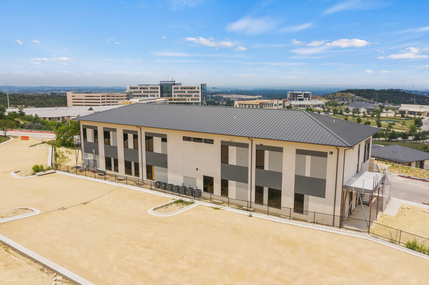 312 Medical Parkway Pkwy, Lakeway, TX for sale - Building Photo - Image 3 of 18