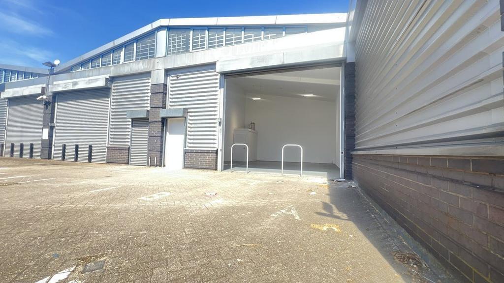 Scrubs Ln, London to rent Building Photo- Image 1 of 21