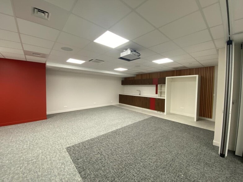 Build-to-Rent in Paris for sale - Building Photo - Image 2 of 7