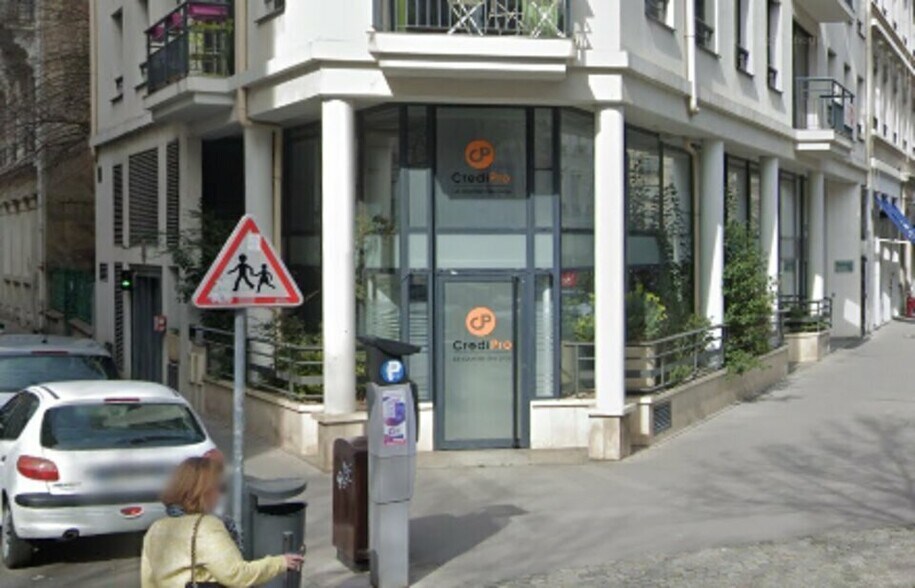 Office in Lyon to rent - Building Photo - Image 1 of 16