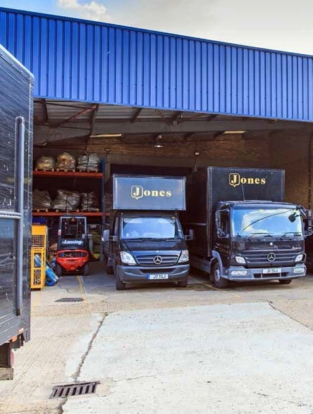 24 Creekside, London to rent - Building Photo - Image 3 of 5