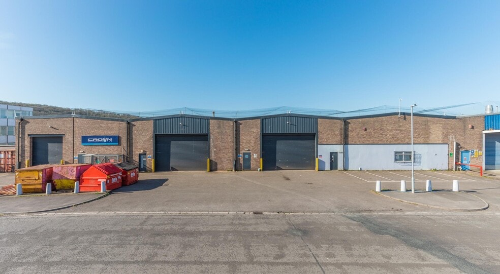 Oldmixon Cres, Weston Super Mare to rent - Building Photo - Image 2 of 3
