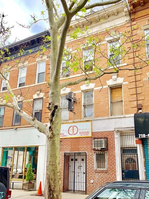 84 Ralph Ave, Brooklyn, NY 11221 UK