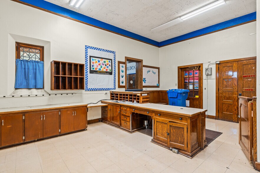 736 W Evans Ave, Pueblo, CO for sale - Interior Photo - Image 2 of 13