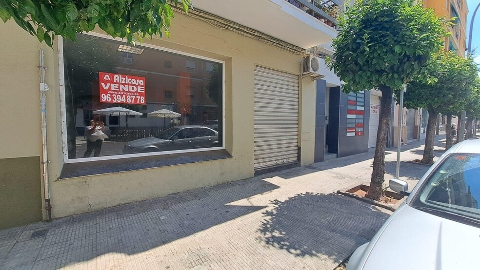 Retail in Carcaixent, Valencia to rent - Building Photo - Image 1 of 11