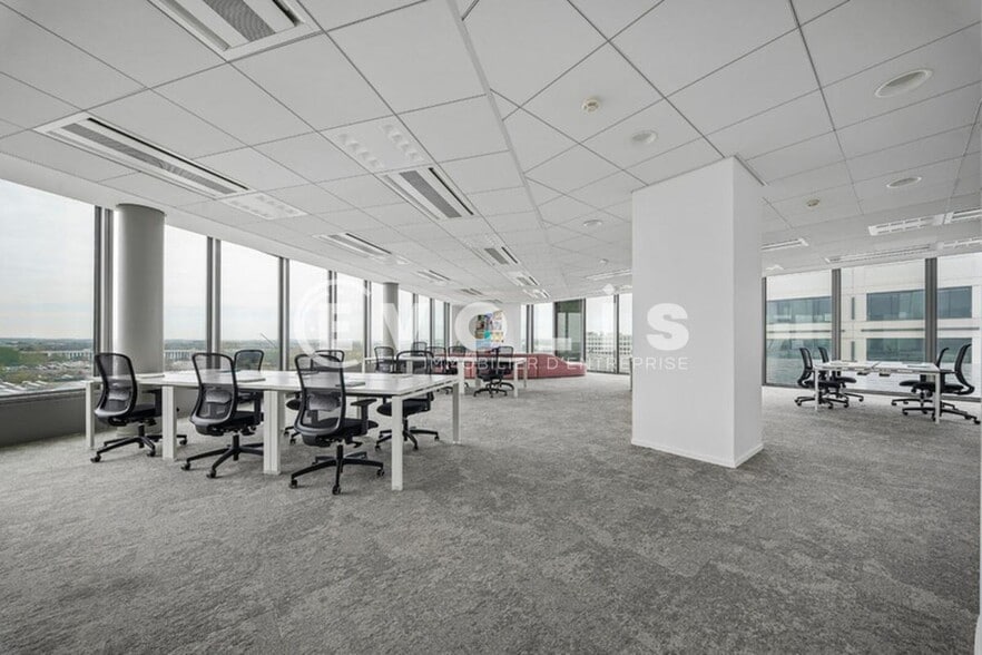 40-48 Rue D'Arcueil, Rungis to rent - Building Photo - Image 3 of 10
