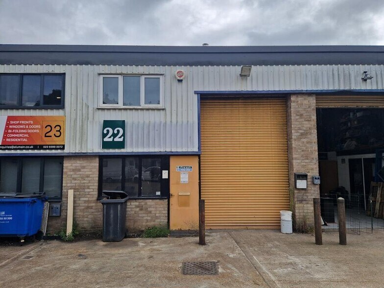 Limberline Spur, Portsmouth to rent - Building Photo - Image 3 of 7