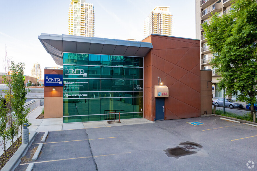 902 9th Ave SW, Calgary, AB for rent - Building Photo - Image 1 of 6