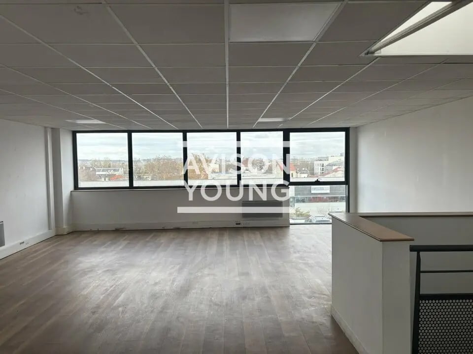 Location Local d'activités 231 m² - Photo 1
