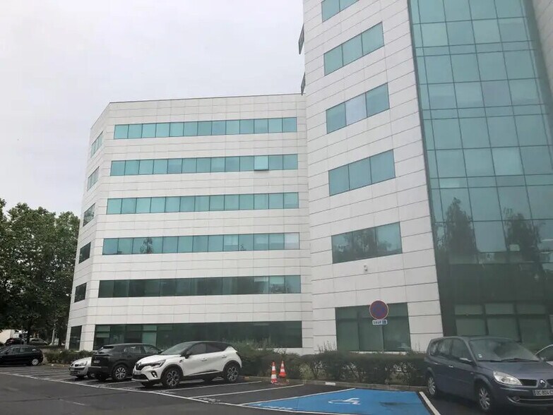 50 Allée Des Impressionnistes, Villepinte to rent - Building Photo - Image 3 of 4
