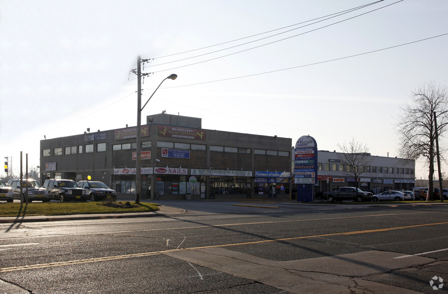 1390-1400 Plains Rd E, Burlington, ON for rent - Primary Photo - Image 1 of 14