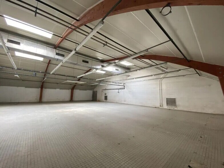 Industrial in Nantes to rent - Building Photo - Image 1 of 6