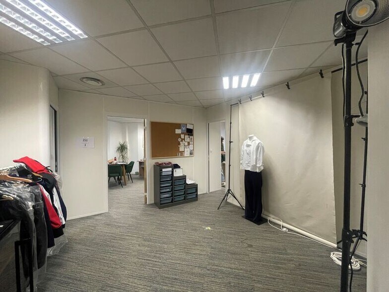 Office in Vénissieux to rent - Interior Photo - Image 3 of 6