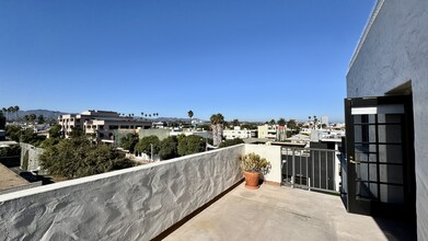 725 Arizona Ave, Santa Monica, CA for rent Interior Photo- Image 1 of 5