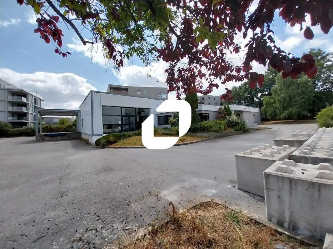 Light Industrial in Orvault for sale Building Photo- Image 1 of 17