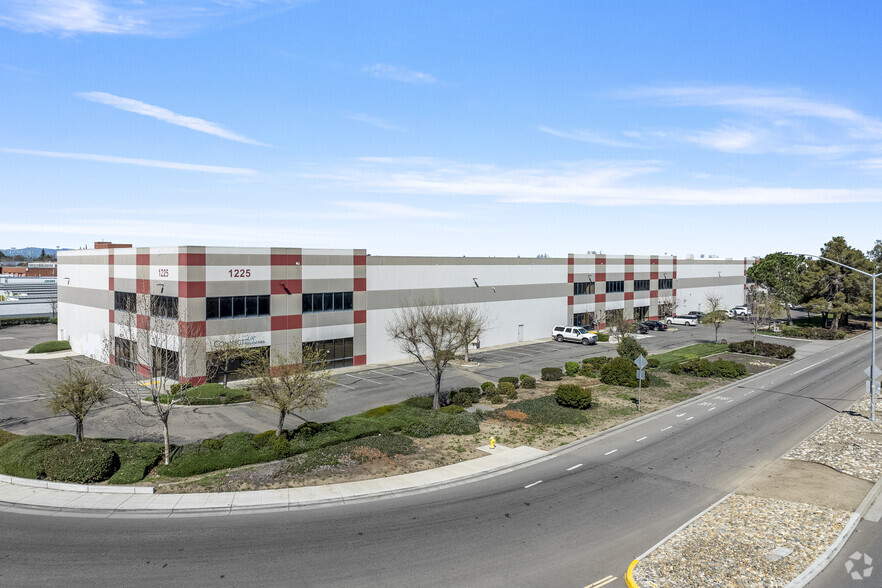 1225 N MacArthur Dr, Tracy, CA for sale - Primary Photo - Image 1 of 1