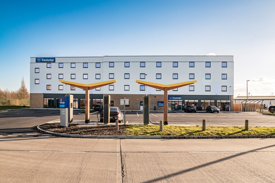 Spitfire Way, Sandwich to rent - Building Photo - Image 2 of 4