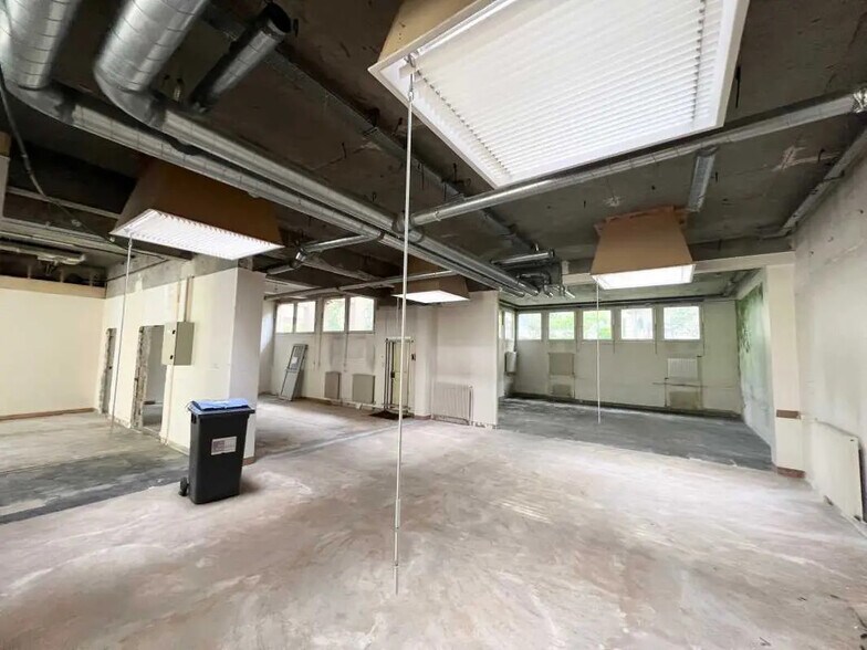 Office in Les Lilas for sale - Interior Photo - Image 2 of 8