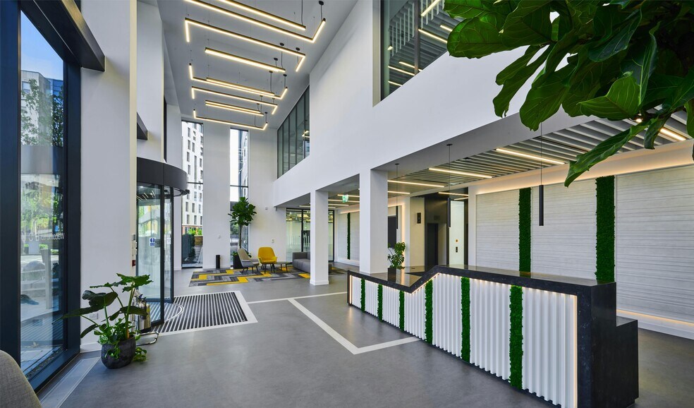 1 Manor House Dr, Coventry to rent - Building Photo - Image 3 of 11