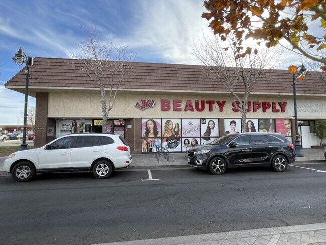 More details for 640-646 W Lancaster Blvd, Lancaster, CA - Retail for Sale