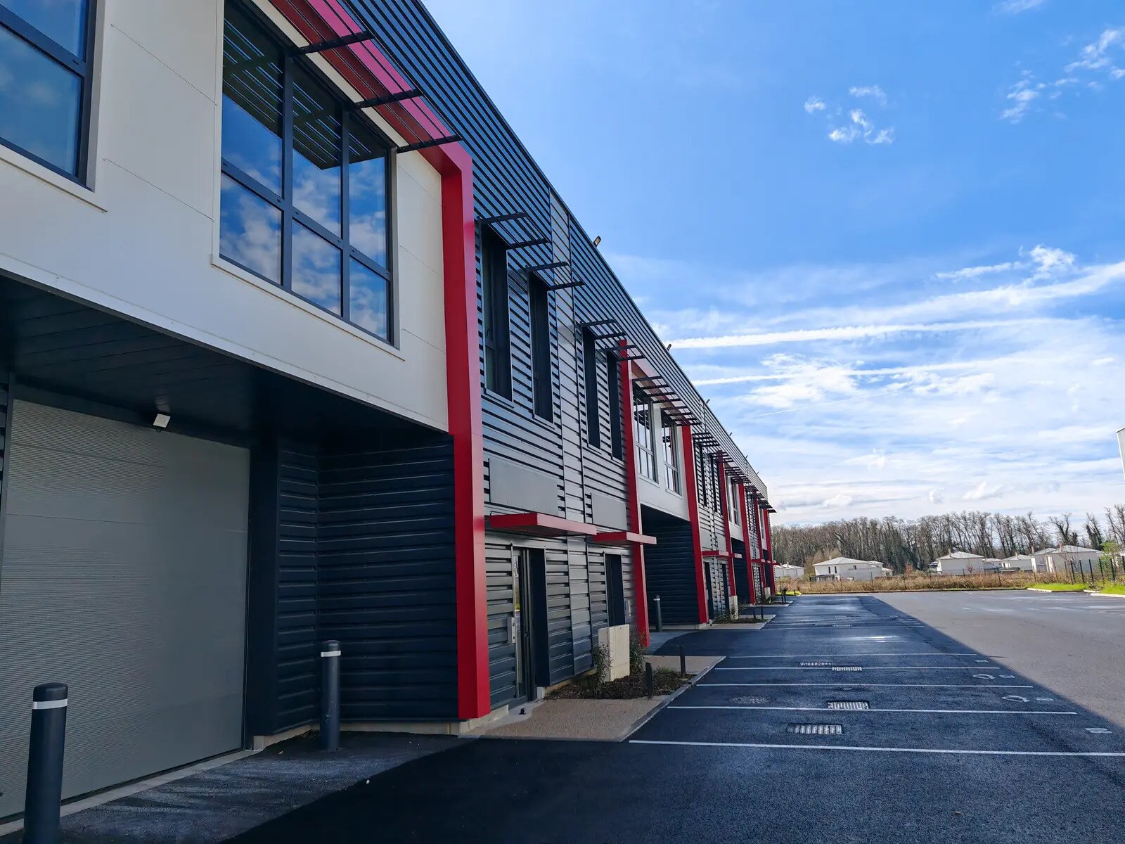 Light Industrial in Bussy-Saint-Georges to rent Building Photo- Image 1 of 12