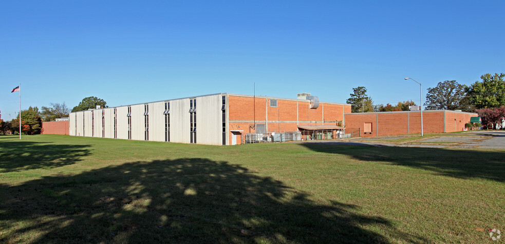 136 E Dorsett Ave, Asheboro, NC for sale - Primary Photo - Image 1 of 1