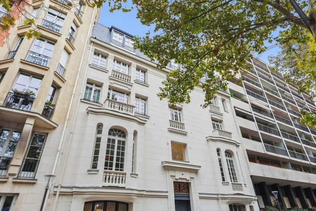 Location Bureaux 1 060 m² - Photo 1