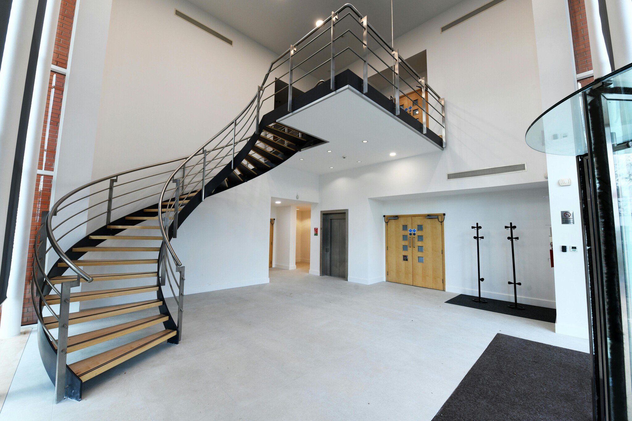 Starley Way, Birmingham to rent Interior Photo- Image 1 of 12