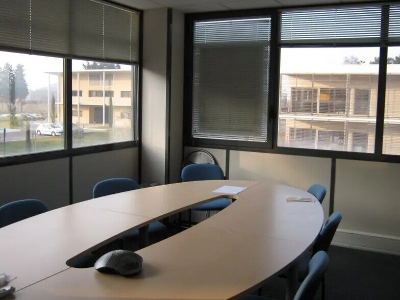 Office in Avignon to rent - Building Photo - Image 2 of 12