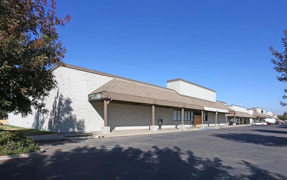 1702-1780 Robertson Blvd, Chowchilla, CA for rent - Building Photo - Image 1 of 15