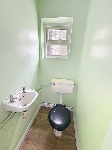 262 Werrington Rd, Stoke On Trent to rent - Building Photo - Image 2 of 6