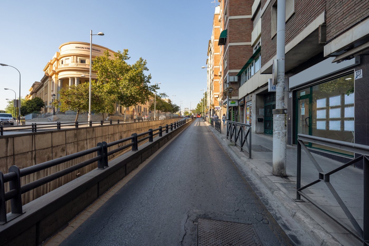 Retail in Granada for sale Building Photo- Image 1 of 16