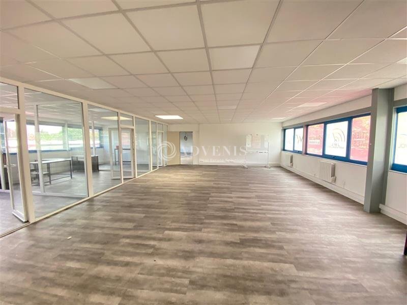 Office in Villepinte to rent Interior Photo- Image 1 of 11