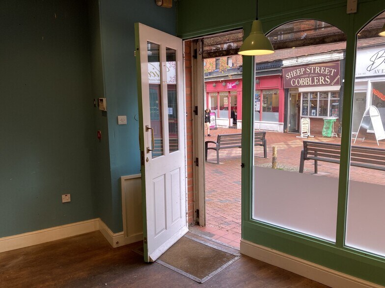 32 Sheep St, Rugby to rent - Interior Photo - Image 1 of 10