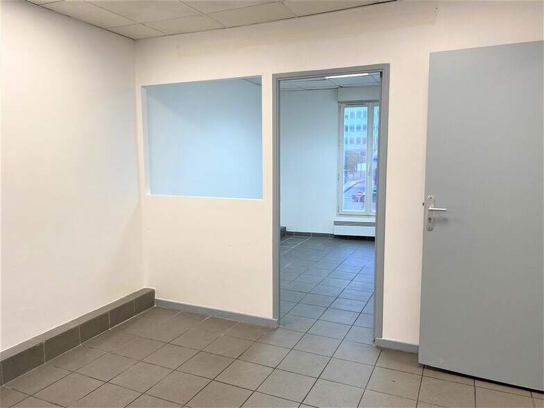 Office in Clichy to rent - Interior Photo - Image 3 of 5
