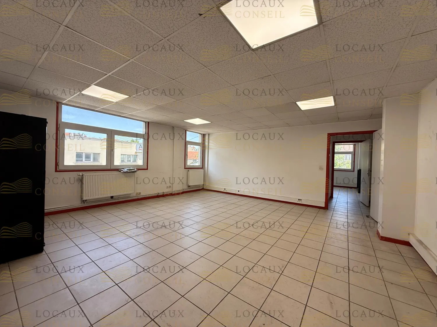 Office in Argenteuil to rent Building Photo- Image 1 of 4