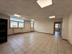 Office in Argenteuil to rent Building Photo- Image 1 of 4