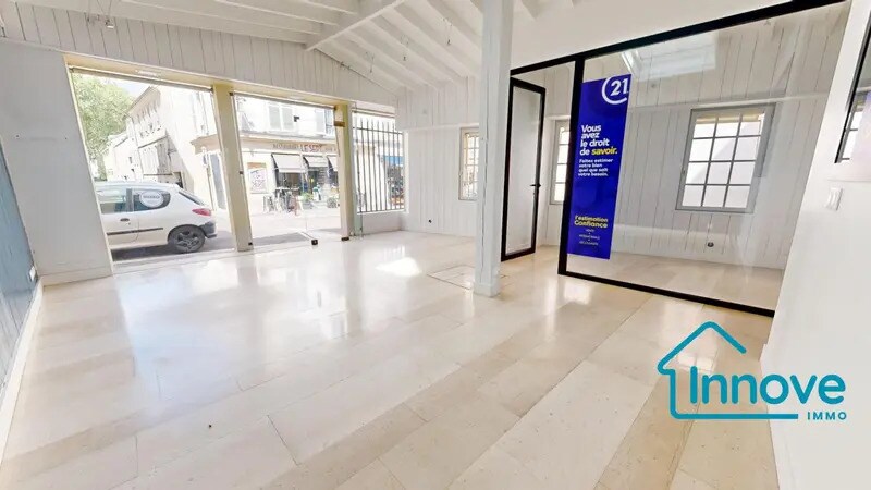 8 Rue De Montreuil, Versailles to rent - Interior Photo - Image 2 of 12